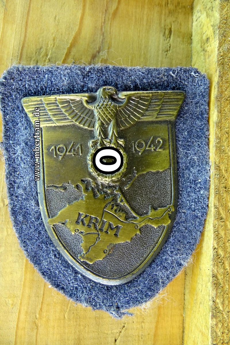 Krimschild1941 - 1942, Eisen bronziert, Luftwaffe mit blaugrauer Tuchunterlage