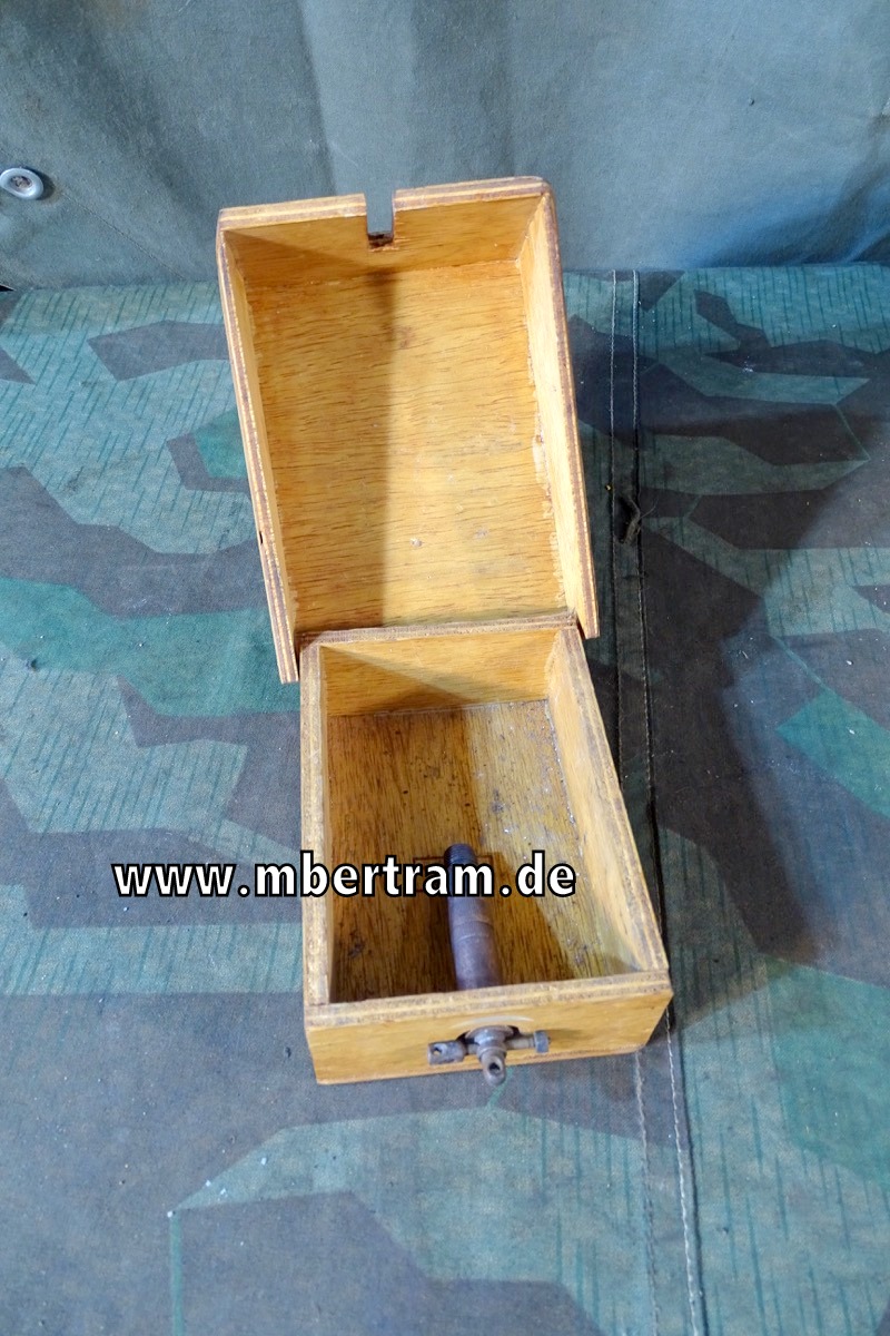 Deko Schuh Mine 42 / Schützen Mine 42 aus Holz mit  Zugzünder