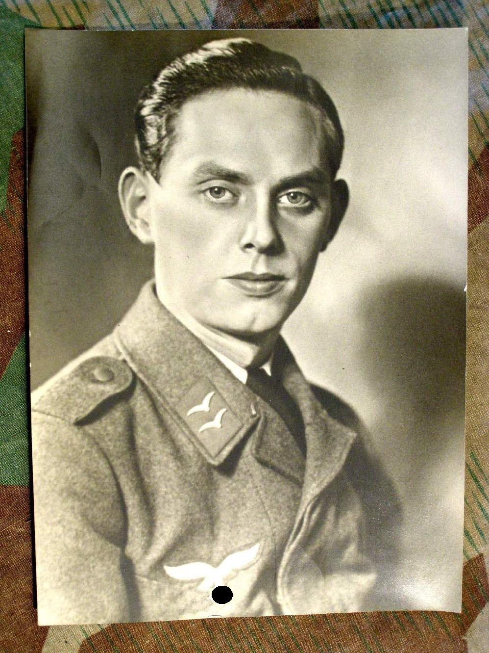 Portraitpostkarte 22x17cm Luftwaffen Gefreiter Flakartillerie