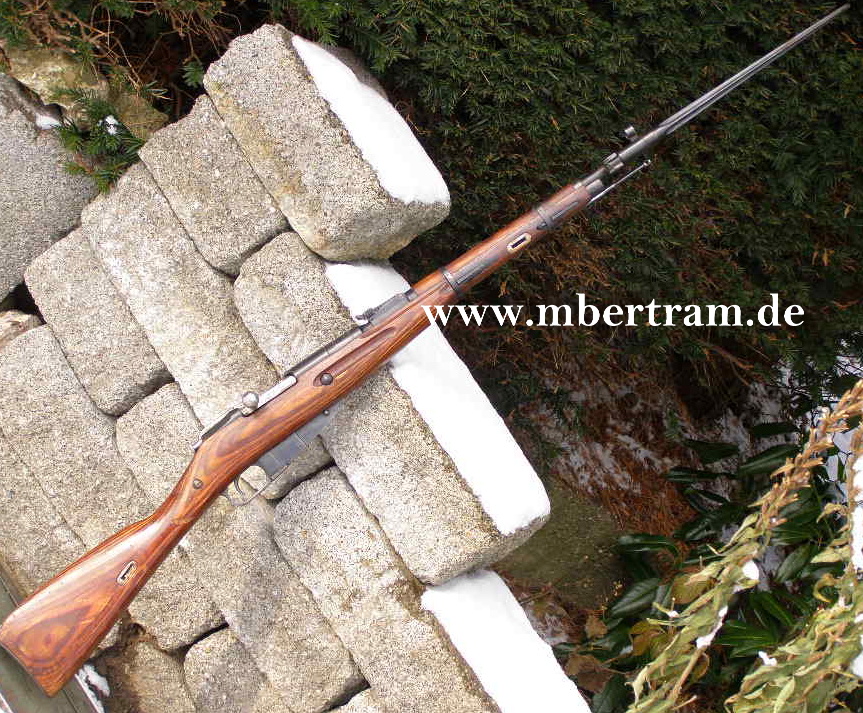 Kurzer Deko Karabiner Mosin Nagant Mod. 44, Dornbajonett.