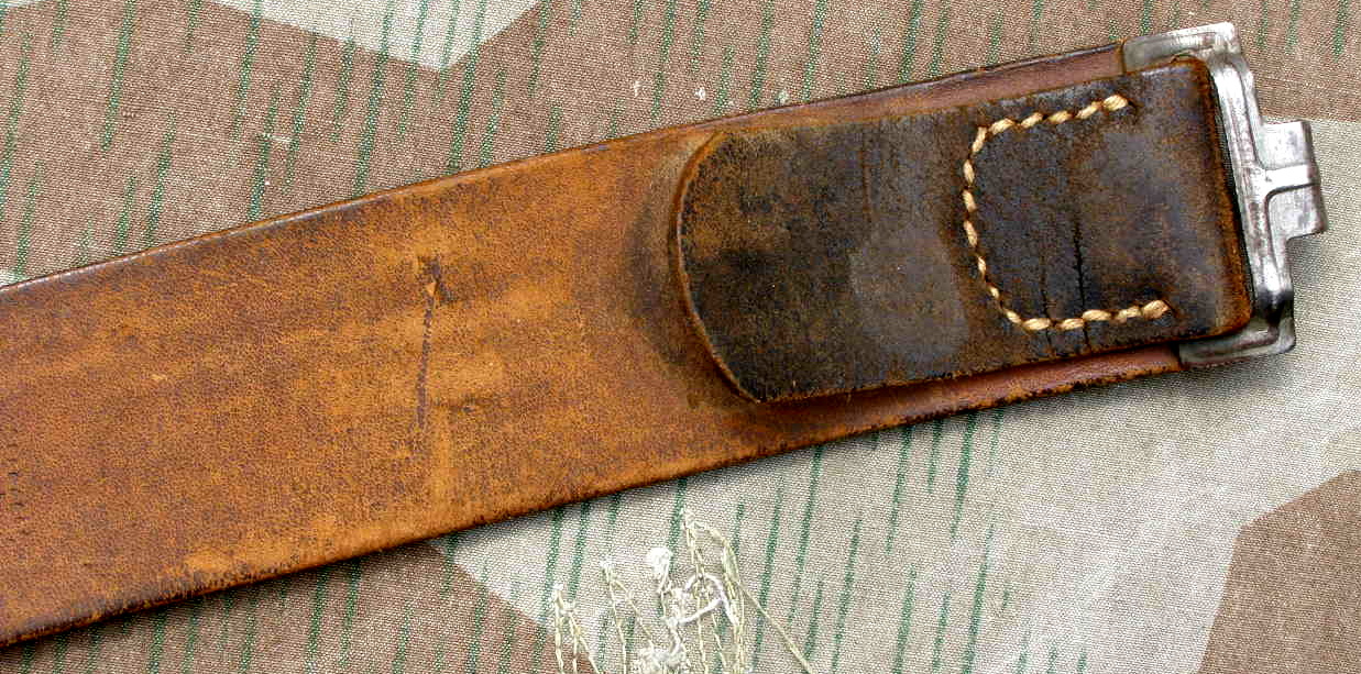 10055-17 SELTENES EXTREM SPÄTES SS Koppelschloß mit Riemen