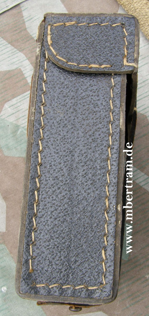 10332-3 WH MG 42 Zubehörtasche, 1944/45 Ersatzstoff, gefüllt