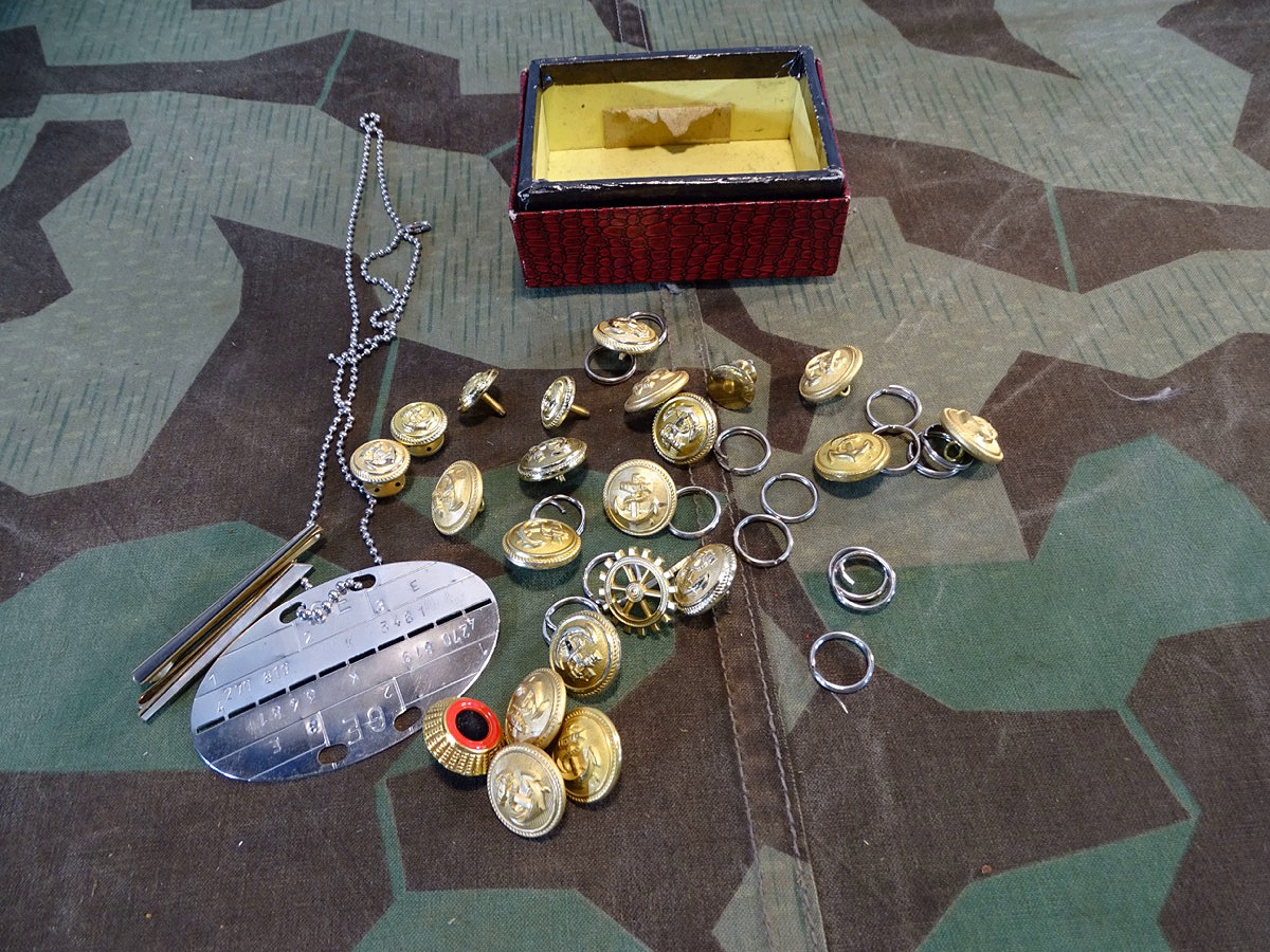 Uniformknöpfe, Splinte, Kokarde, Erkenungsmarke, Krawattennnadel frühe Bundesmarine, 50er Jahre