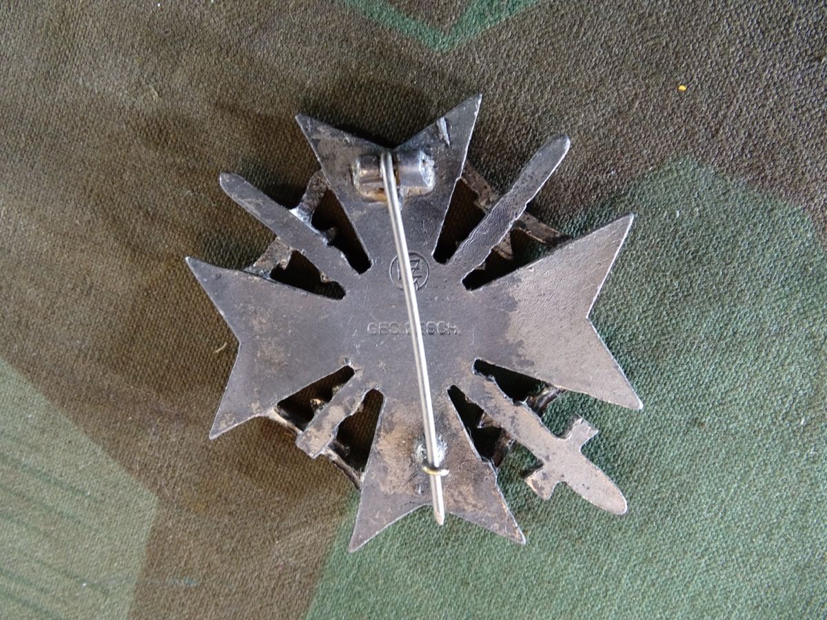 Replik: Spanienkreuz in Silber mit Schwertern