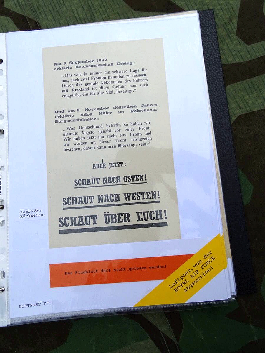 Ordner mit Allierten Abwurf Propaganda Flugblättern des 2. Weltkriegs, 17 Original, 10 Kopie Ordner mit Allierten Abwurf Propaganda Flugblättern des 2. Weltkriegs, 17 Original, 10 Kopie