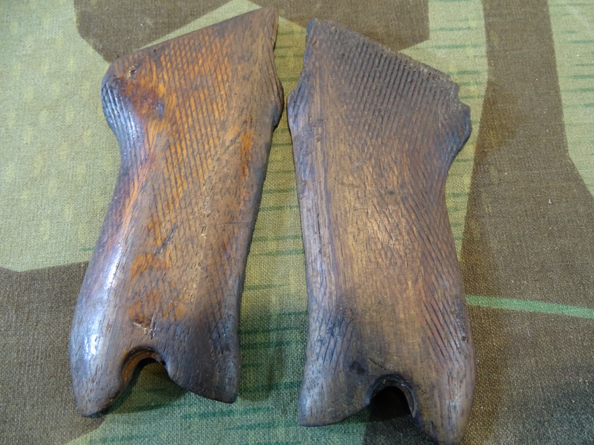 Pärchen Original P 08 Griffschalen. Holz, gebraucht