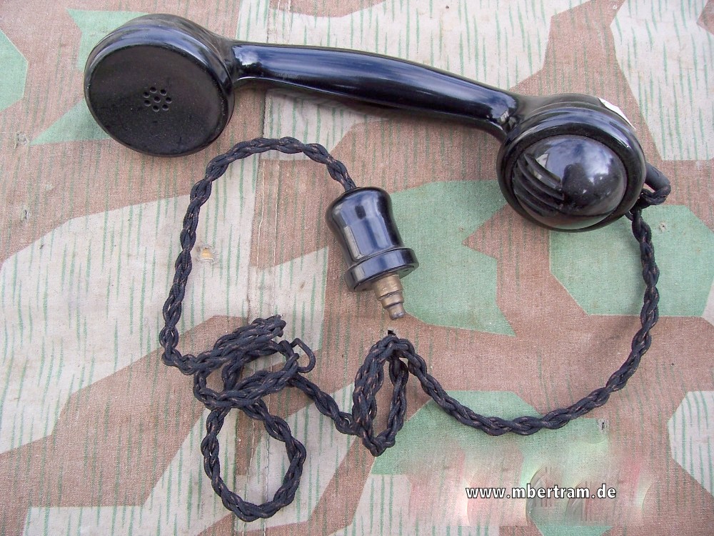 Wehrmacht Höhrer einer Feldtelefonvermittlung 1943