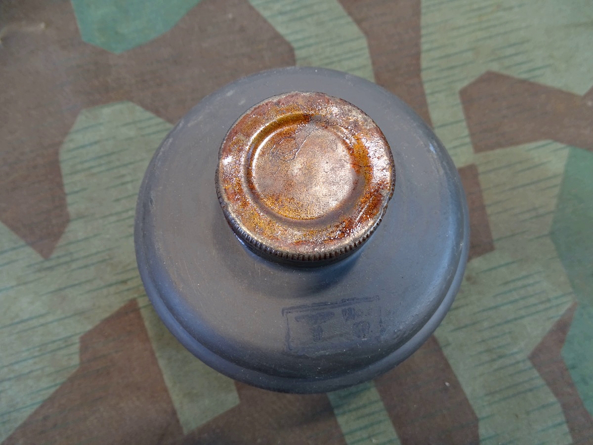 Wehrmachts Gasmasken Filter FE 41 mit beiden Kappen, unbenutzt, ohne Prägestempel !