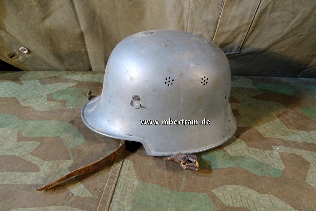Feldgrauer, früher Luftschutz Stahlhelm  3. Reich