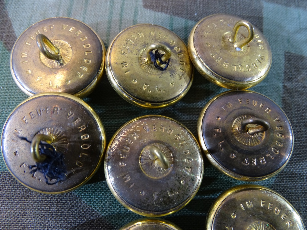16 feuervergoldete 25 mm Kriegsmarine Ankerknöpfe, gleiche Optik aber gemischte Hersteller