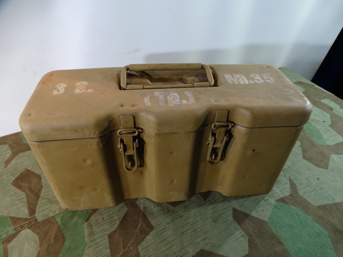 Transportkasten für 3 Stück S Mine 35 (Springmine/ Schrapnellmine 35) bekannt als  "Bouncing Betty" 