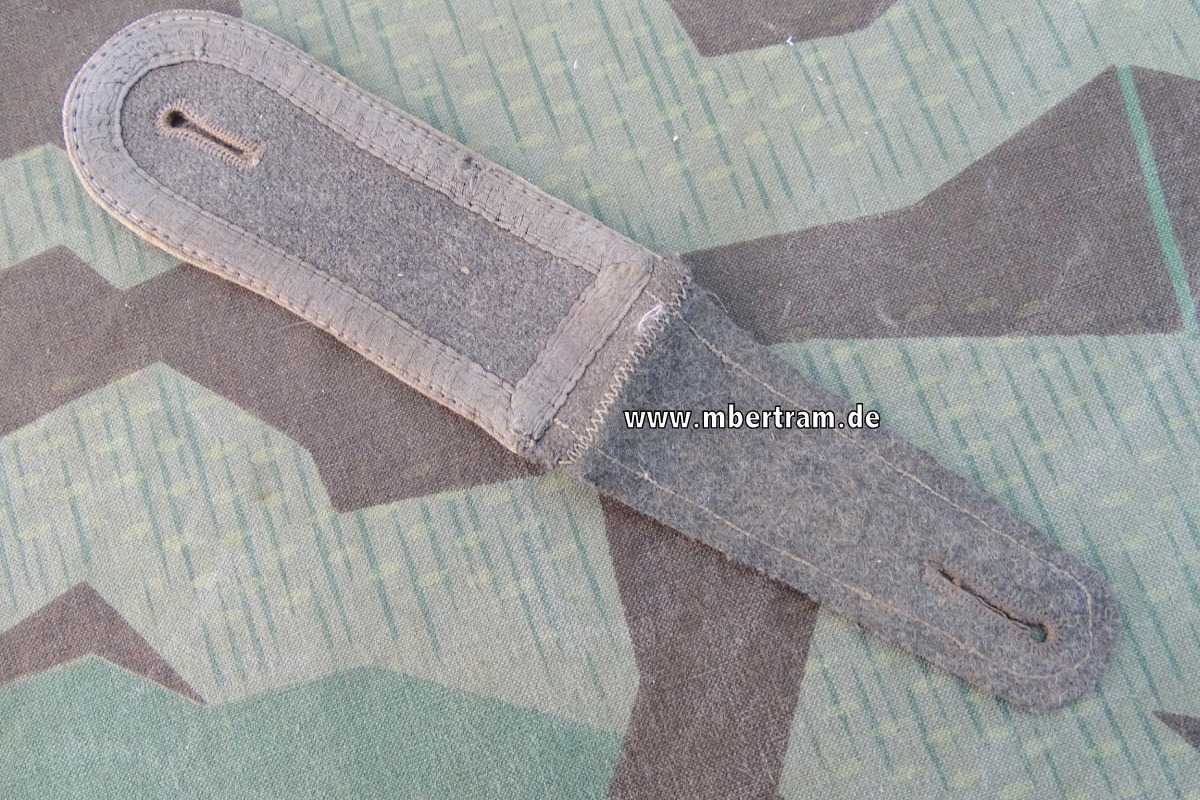 Wehrmacht, Einzel Schulterklappe Unterfelwebel kpl. feldgrau zum Schlaufen
