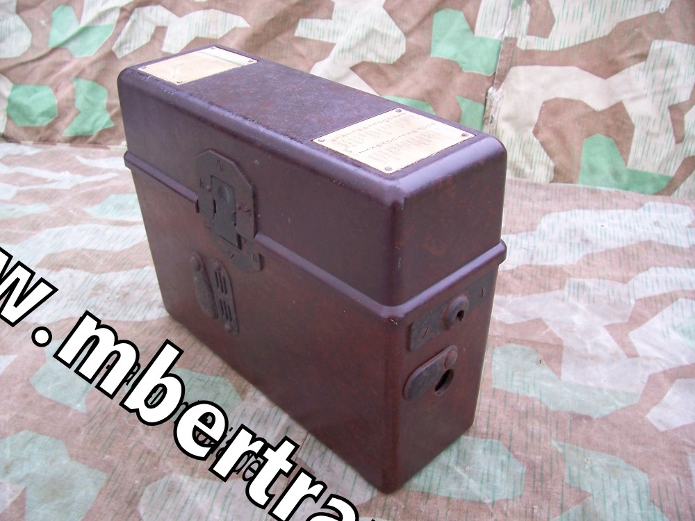 Frühes Wehrmacht Feldtelefon , Hersteller: " Fa. R&B Co. 1937 "
