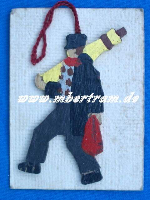 WHW Abzeichen " Der Krefelder Seidenweber " Holzfigur
