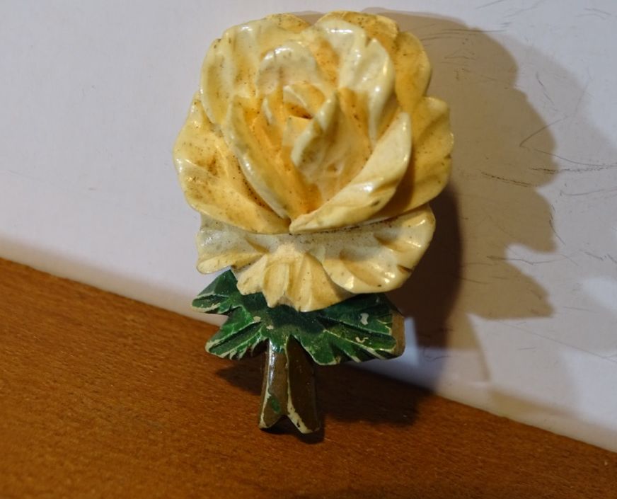 Winterhilfswerk / WHW Serie: weiße Rose, Spendenabzeichen