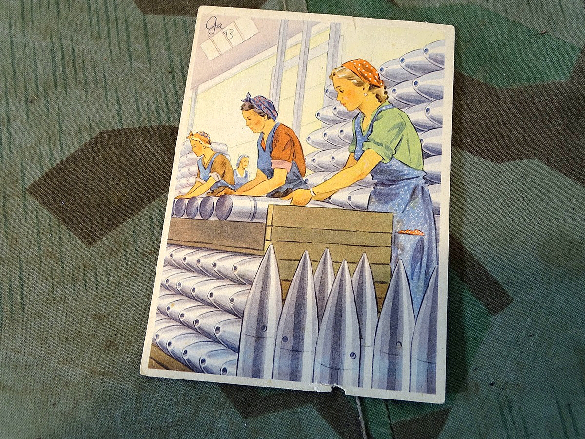 Bunte Postkarte aus der Serie:  Frauen schaffen für Euch- in der Munitionsfabrik, 3. Reich , gelaufen 1945 