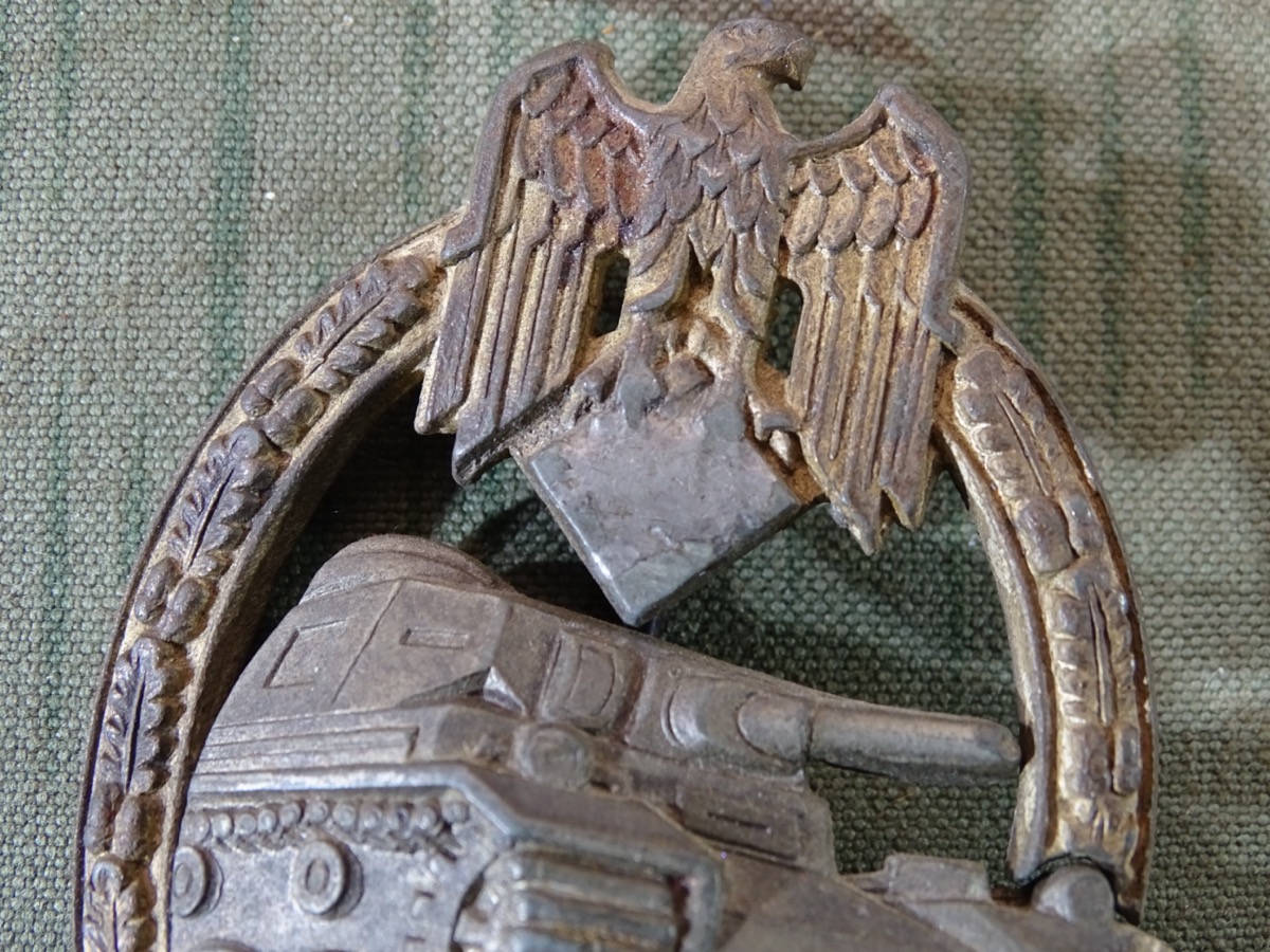Panzerkampfabzeichen mit Einsatzzahl 50, Juncker Stück , HK und Zahl entfernt. 