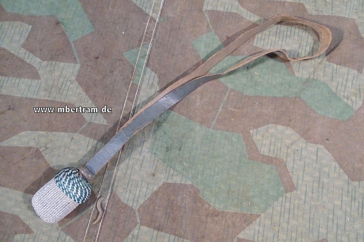 WH Faustriemen für den Säbel, Kopf grün / silbern