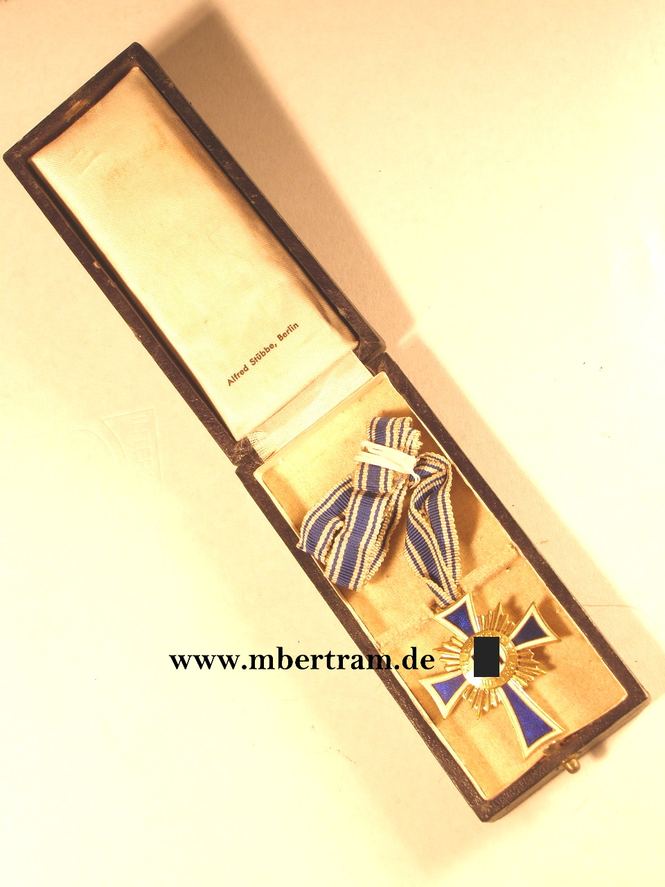 Mutterkreuz in Gold MIT SCHATULLE, "Alfred Ströbbe Berlin"