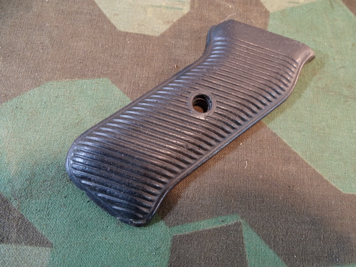 Originale Einzel Bakelit Griffschale für Wehrmachts MP 40  Originale Einzel Bakelit Griffschale für Wehrmachts MP 40