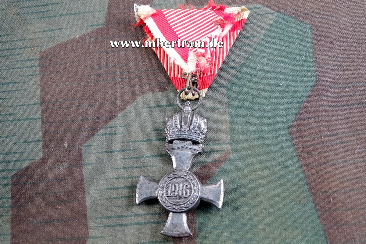 Österreich, 1.WK: Eisernes Verdienstkreuz mit der Krone 1916, mit Band