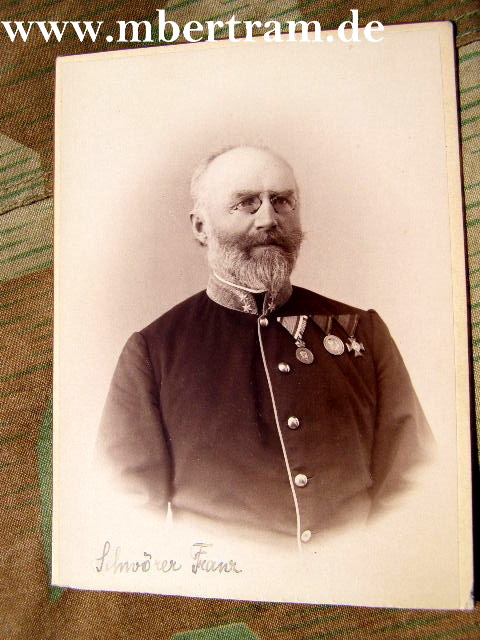 Kabinetfoto österreichischer Offizier mit 3 Orden