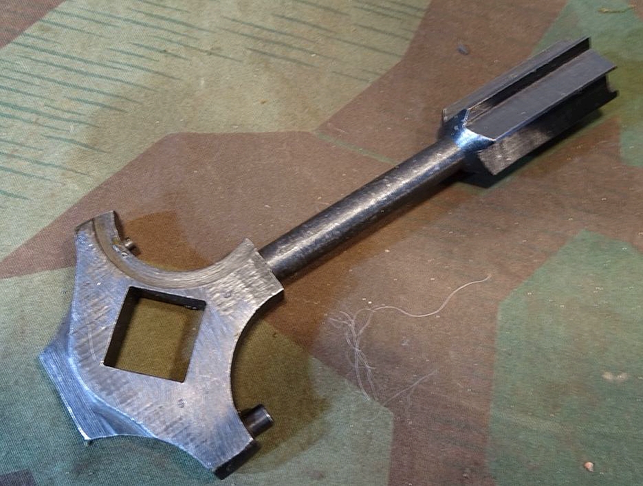 Waffenmeister Gurtkasten für das MG Maxim M 1910 mit umfangreichem Inhalt Waffenmeister Gurtkasten für das MG Maxim M 1910 mit umfangreichem Inhalt