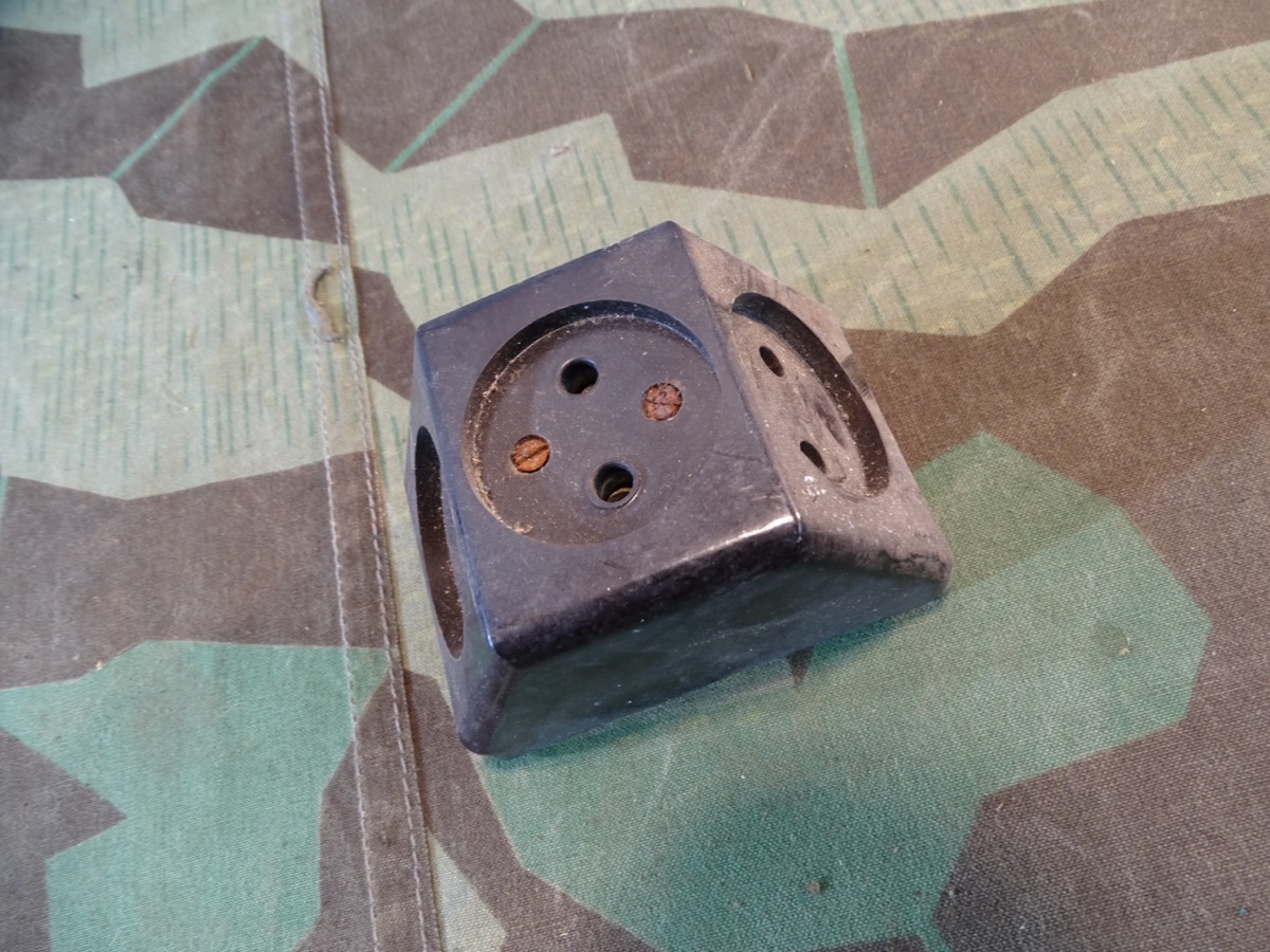 3er Steckdose aus Bakelit. 40er Jahre. Gut zur Ergänzung von Nachrichten Ausrüstung und elektrischem Gerät.