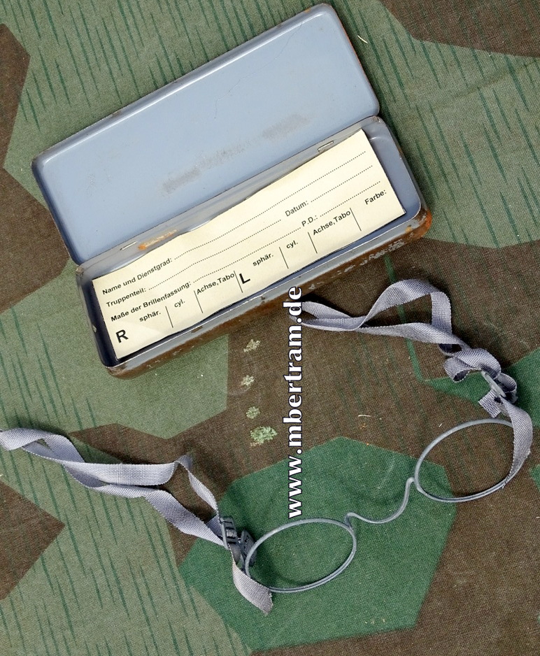 Wehrmacht Maskenbrille in Etui Dienstbrille mit Etikett