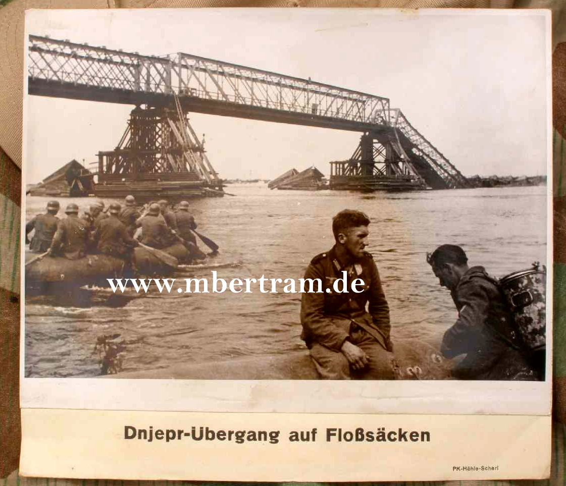 Grosses Pressefoto "Dnjepr übergang mit Flossäcken"
