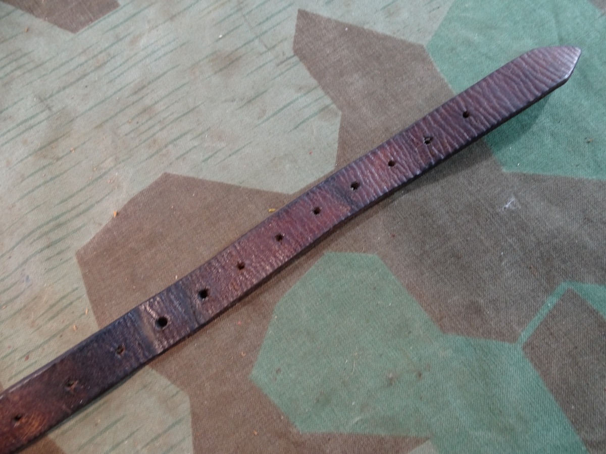 Luftwaffe oder Kriegsmarine  Doppelpackriemen, braunes Leder,  Herstellercode  "1941", ca. 54,5 cm
