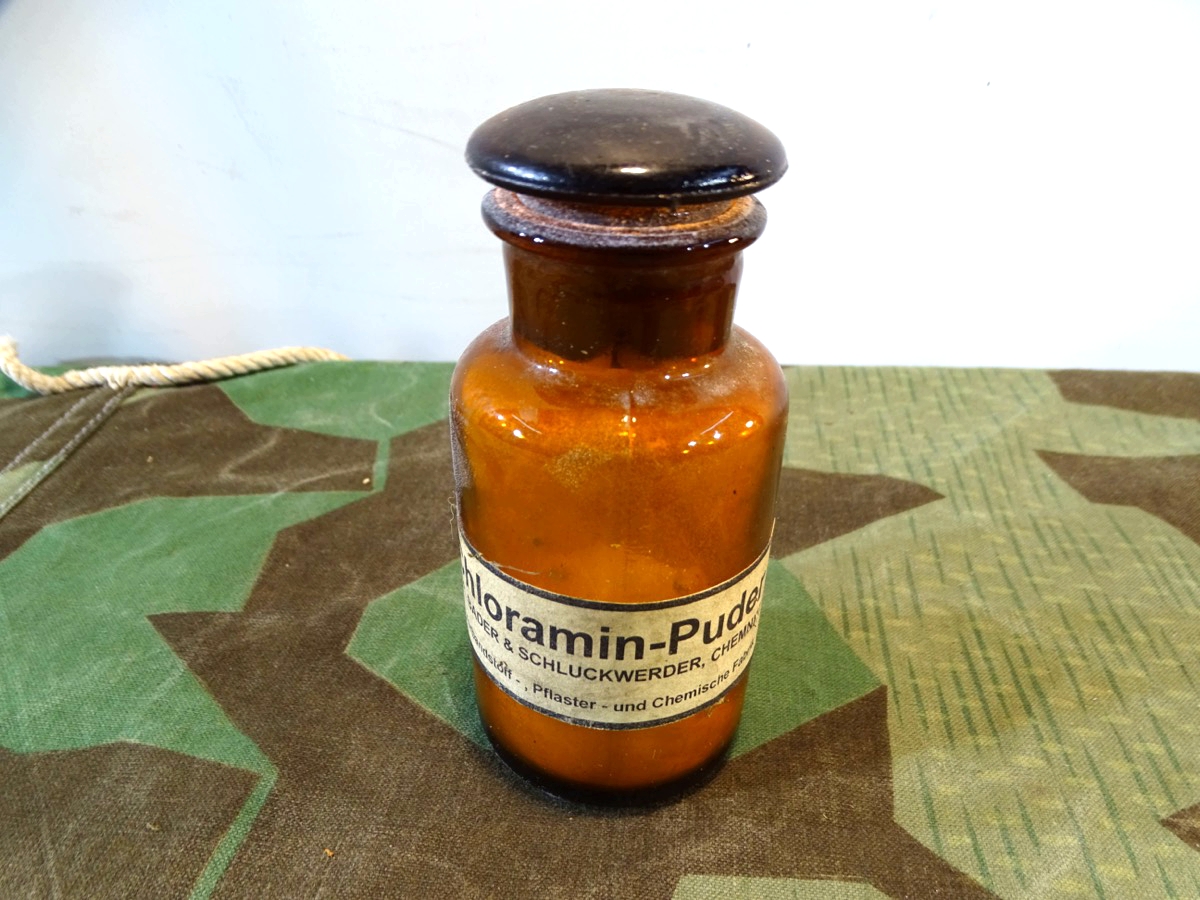 Braune Glasflasche für Chloramin Puder, Luftschutz und Sanitätsmaterial 100 Gr 