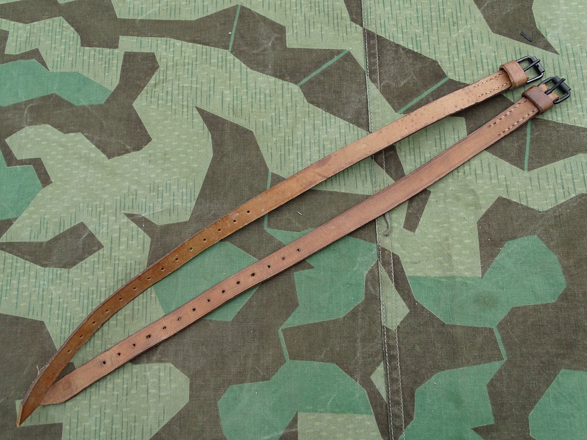 Pärchen Luftwaffe / Kriegsmarine Packriemen Hersteller u. Jahr, ca. 54 cm