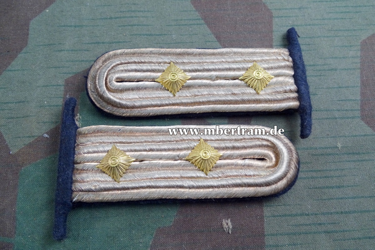 Kriegsmarine Paar Schulterstücke für einen Kapitänleutnant, zum einstecken