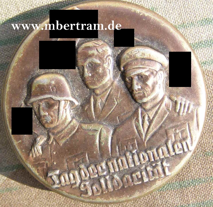 Tag der nationalen Solidarität, Metall, hohlgeprägt