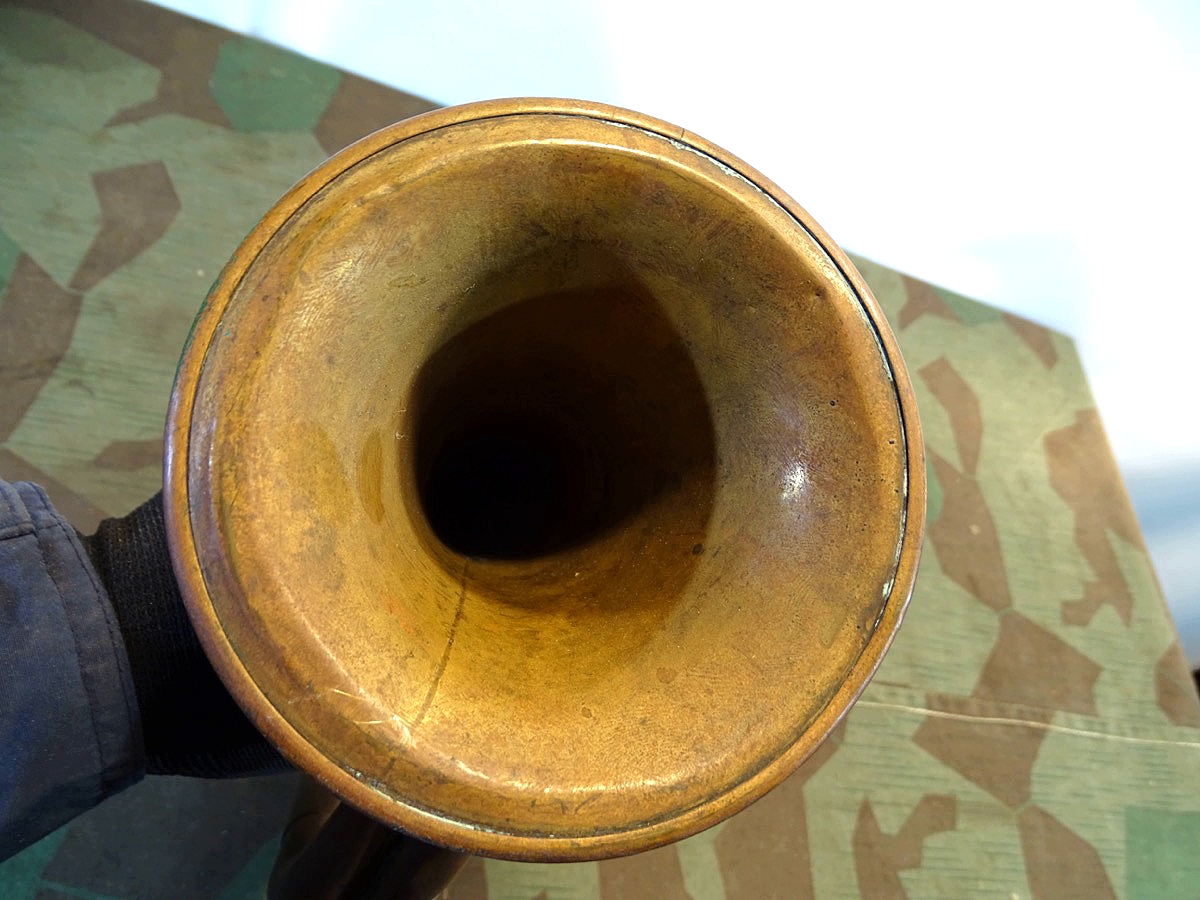 Preussisches Militär Signalhorn mit Kronen Stempel. Getragenes Original. 