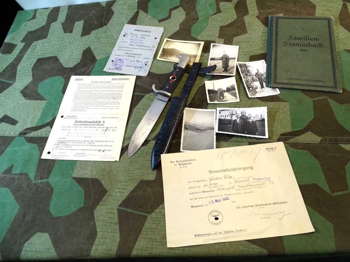 Spätes HJ-Fahrtenmesser 1943-45.  RZM M7/13, Schüttelhöfer SG, mit 2 Träger Gravuren u Dokumenten / Fotos
