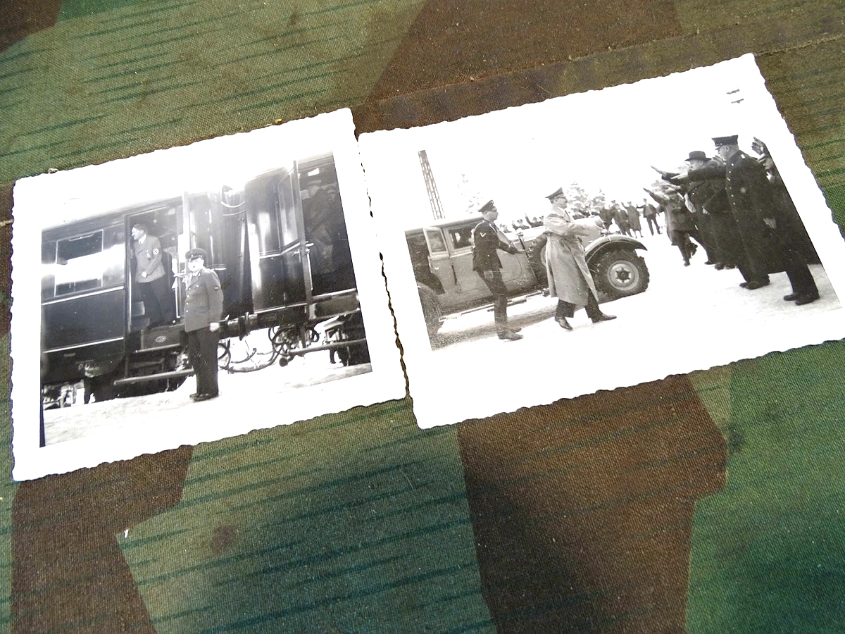 2 Privatfotos von Adolf Hitler auf Bahnhof Berchtesgaden, Oberbayern, Mittags 15.02.1938