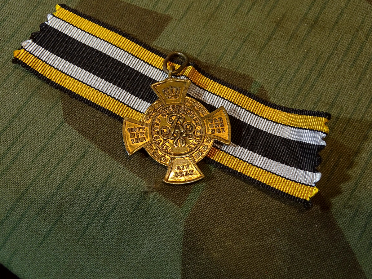 Erinnerungskreuz der "Main Armee" 1866 am neuen Band