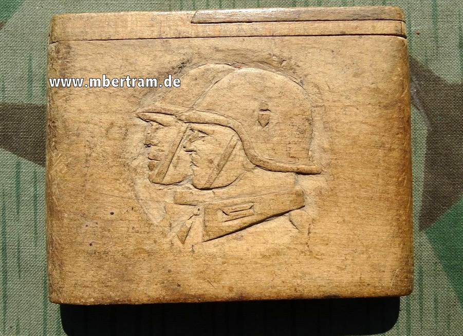Wehrmachts Zigaretten Etui aus Holz mit geschnitztem  Soldatenkopf mit Helm