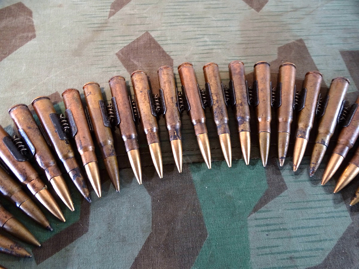 50er Patronengurt für MG 34 / MG 42 von cvo/ Stocko, verkupferte Deko Patronen vorwiegend P 334/1940 . 50er Patronengurt für MG 34 / MG 42 von cvo/ Stocko, verkupferte Deko Patronen vorwiegend P 334/1940 .