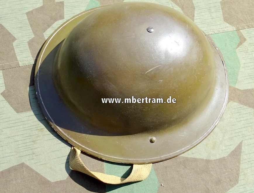 Englischer Tellerhelm, schön erhalten , gestempelt 1942