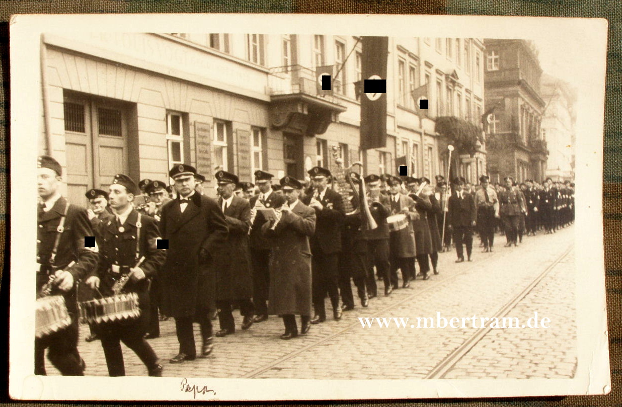 Aufmarsch DAF Werkschar Musikkapelle und SA / SS