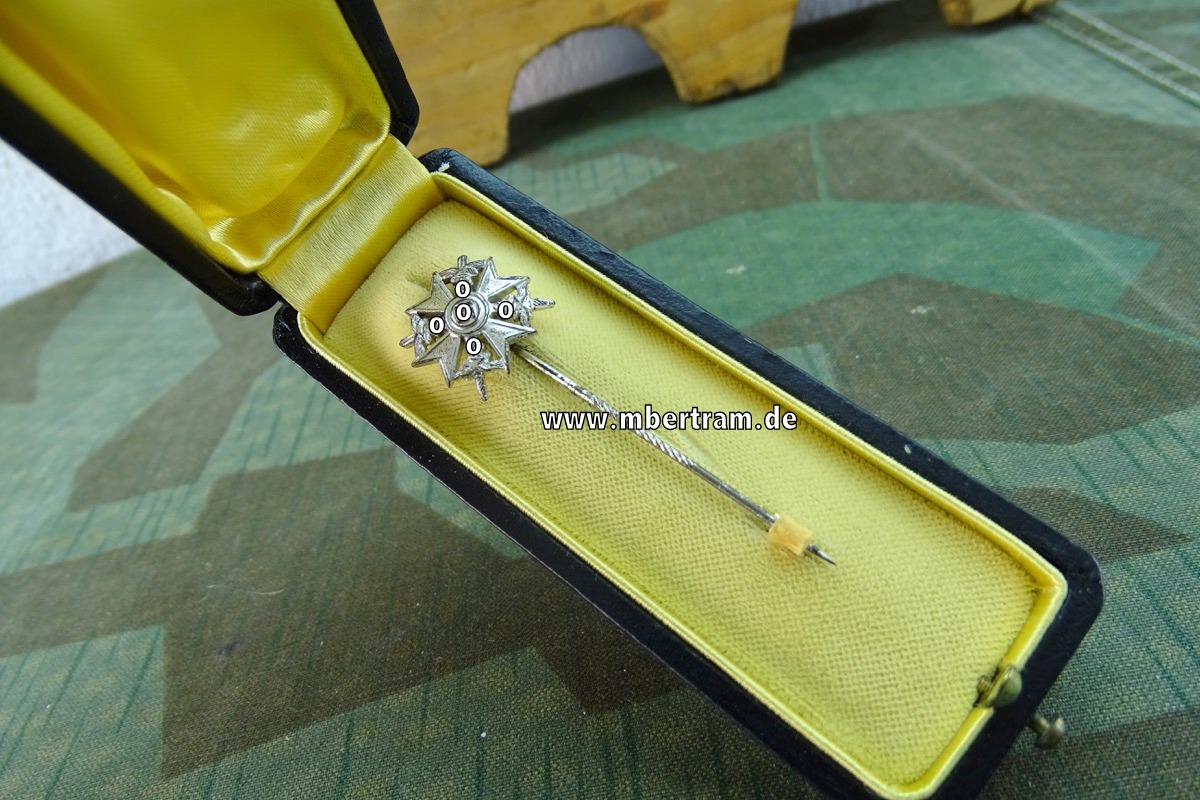 Spanienkreuz in Silber mit Schwertern - Miniatur. Buntmetall versilbert, 16 mm, Etui