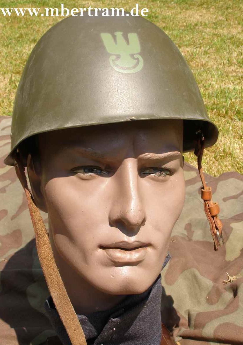 Polen, Stahlhelm, Fallschirmspringer, Form, mit Abzeichen