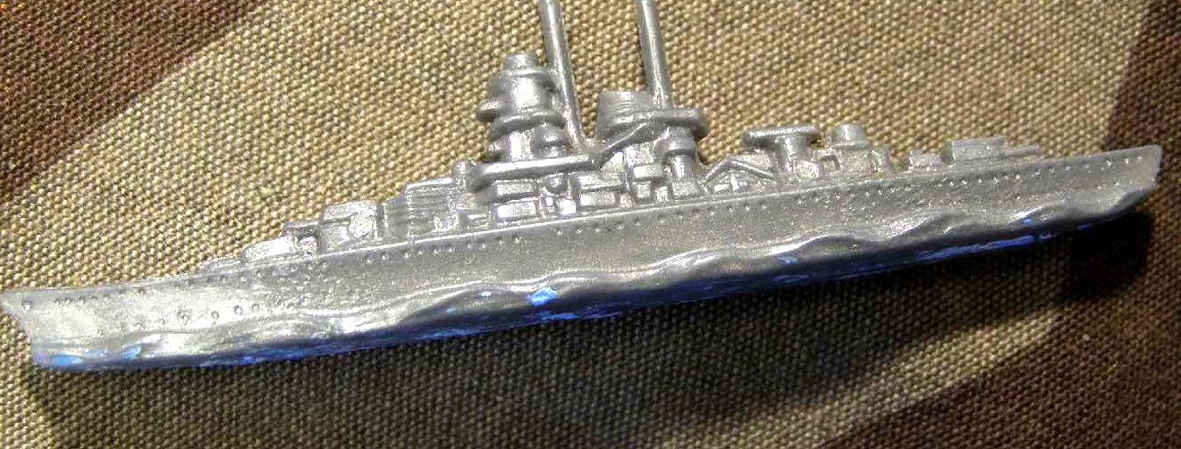 "Schlachtschiff" WHW 1941, Kunststoffabzeichen