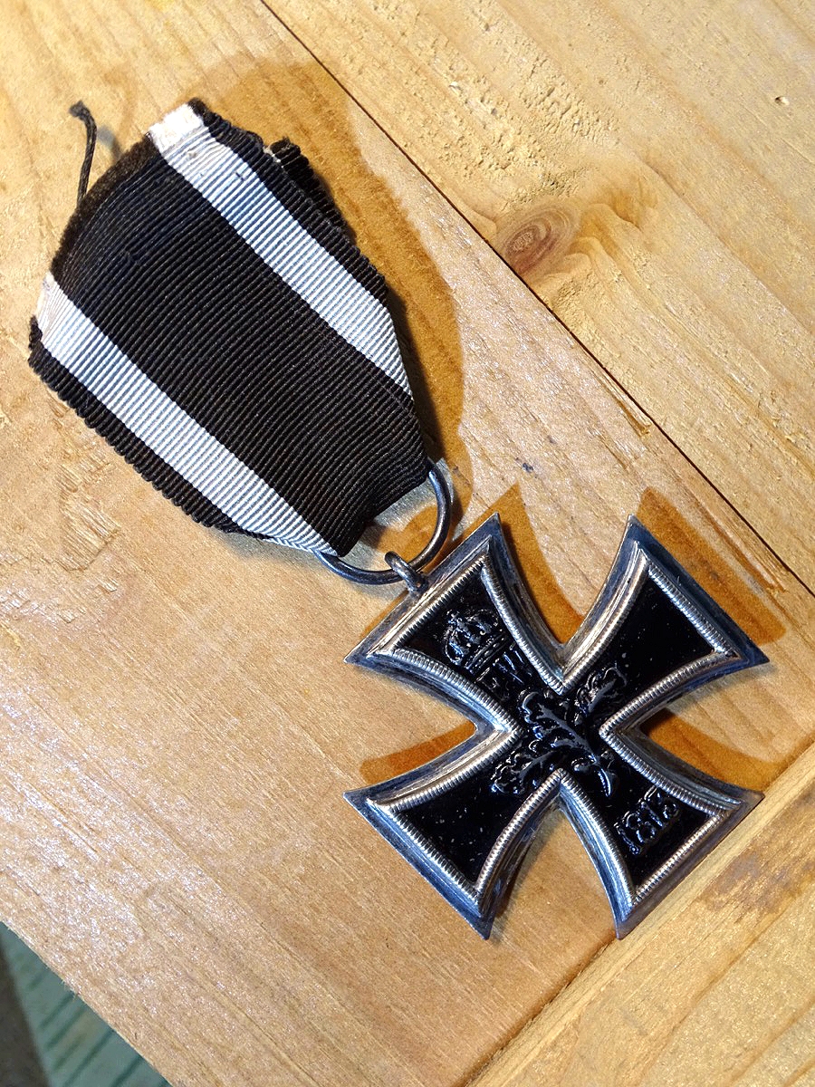 Eisernes Kreuz 2. Klasse 1914, Eisenkern größtenteils noch geschwärzt, Ring mit Hersteller Marke KO