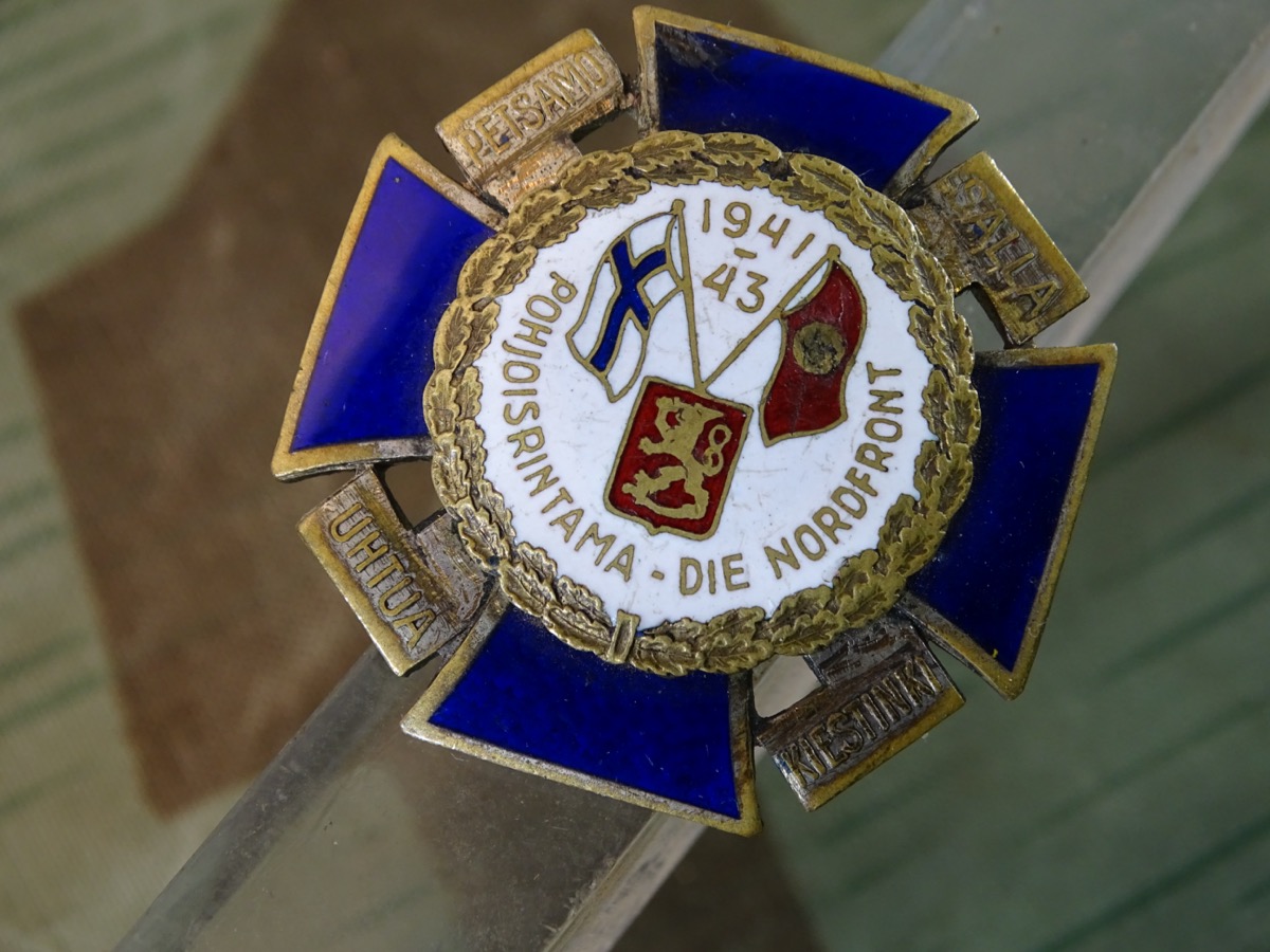 Finnisch-deutsches Nordfront Kreuz 1941-1942 in weiss mit Schraubscheibe, HK entfernt