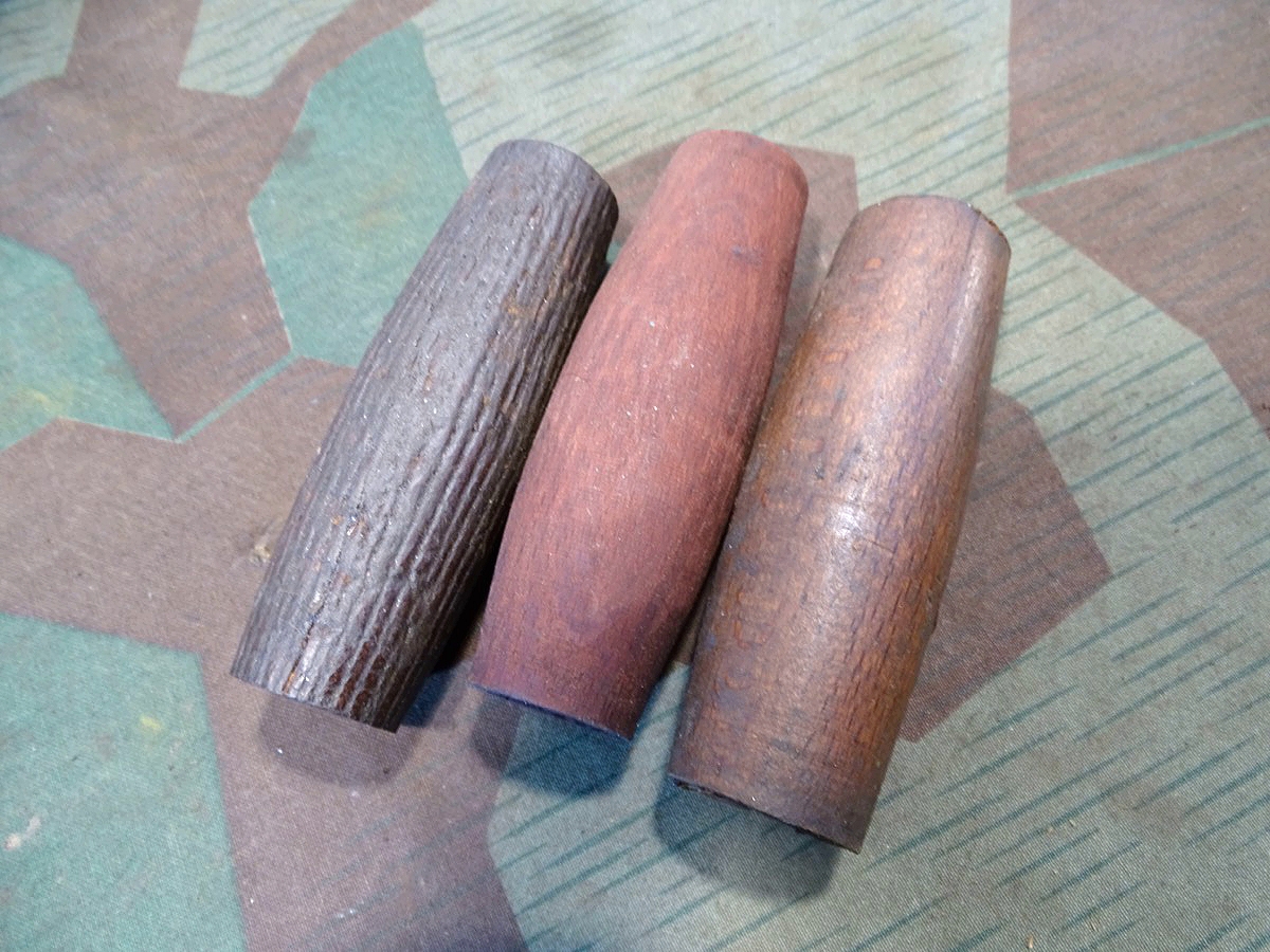 3 Holzgriffe für russ. Maxim MG 1910