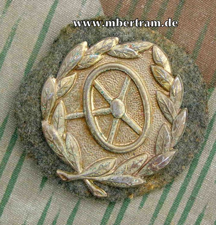 Kraftfahrbewührungsabzeichen in Gold, Eisenblech